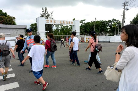 Visitors Walking across Jieshou West Road 20170812