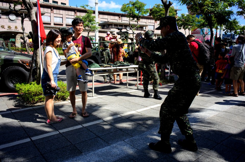 Visitors Photographing by ROCMA Soldier at Sidewalk of Xianmin Blvd 20140906