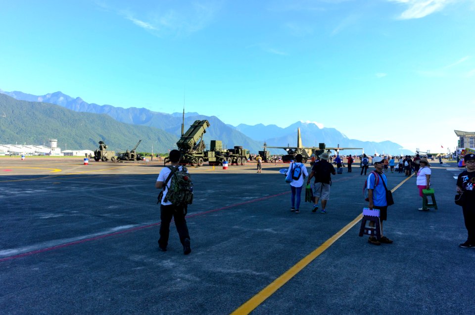 Visitors at Hualien Air Force Base Apron 20170923Nb