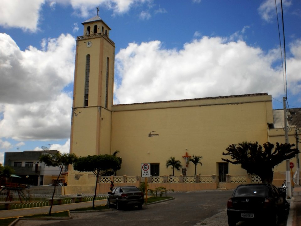 Vista lateral da Igreja Matriz de Pau dos Ferros (RN) - mar2011