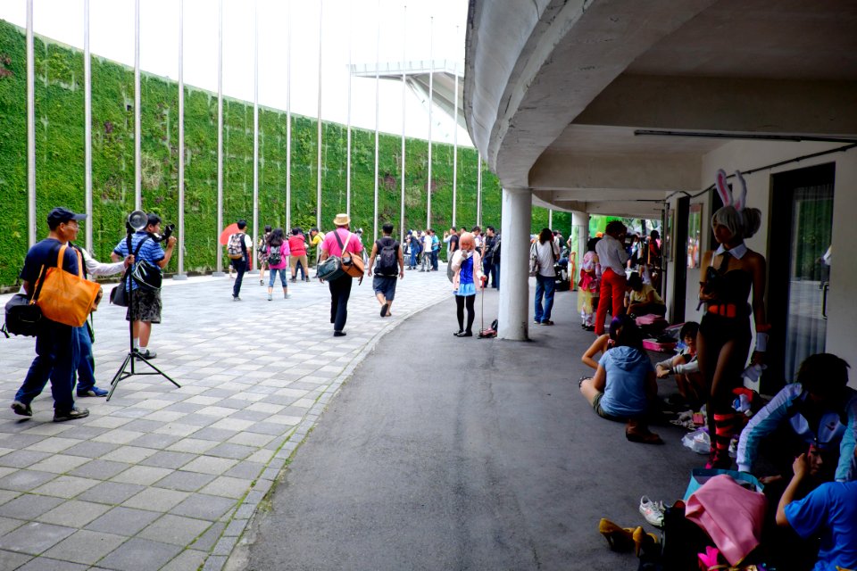 Visitors and Cosplayers Rest in Corridor of Expo Dome 20150509a