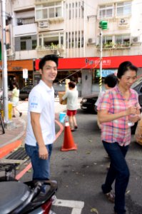 Wan-An Jiang Greeting Neighbors after Ghost Festival of Futai Village, Songshan District, Taipei 20150822