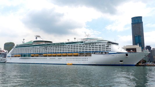 Voyager of the Seas Shipped in Keelung Harbor 20140518b