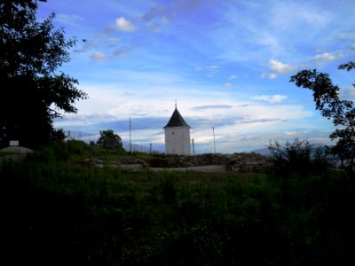 Vrh Piramide z arheološkim najdiščem in kapelo photo