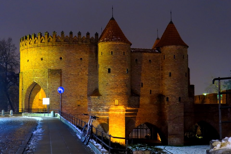 Warszawa Brabakan 04