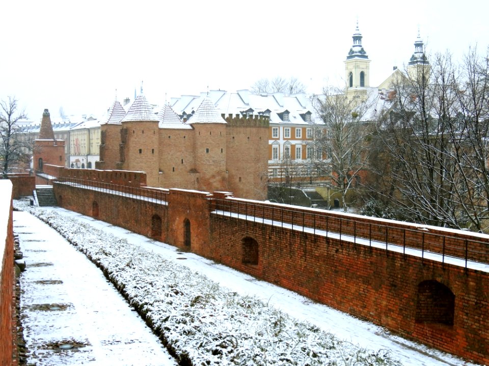 Warszawa Brabakan 01