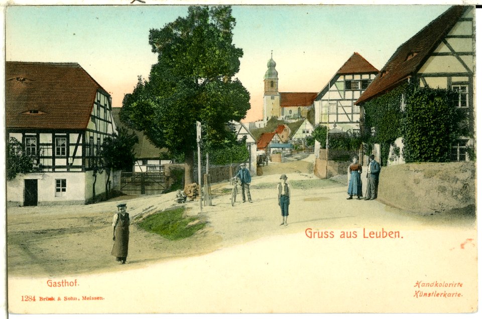 01284-Leuben-1899-Dorfstraße mit Gasthof und Kirche-Brück & Sohn Kunstverlag