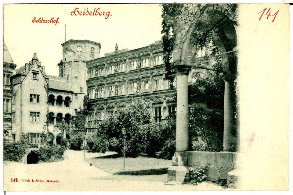 00141-Heidelberg-1898-Schloßhof-Brück & Sohn Kunstverlag