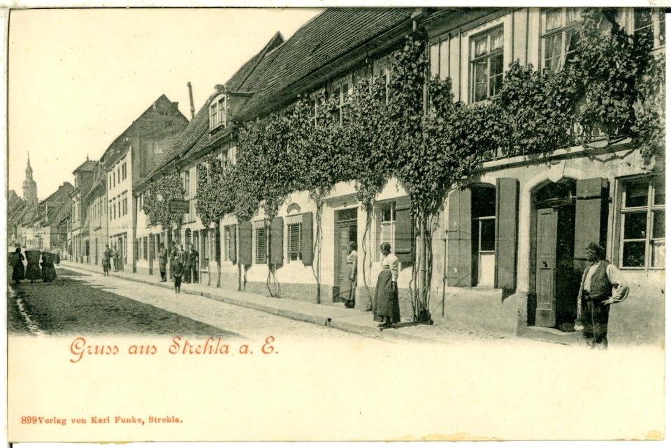 00899-Strehla-1898-Straße und Kirche-Brück & Sohn Kunstverlag