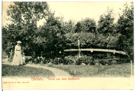 02946-Oschatz-1903-Stadtpark mit Teich- Spaziergängerin mit Kind-Brück & Sohn Kunstverlag