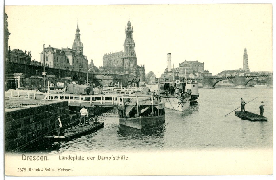 02578-Dresden-1902-Landeplatz der Dampfschiffe mit Dampfer und Floß-Brück & Sohn Kunstverlag