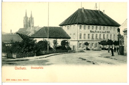02598-Oschatz-1902-Douzyplatz mit König-Fr.-August-Stift und Blick zum Dom-Brück & Sohn Kunstverlag