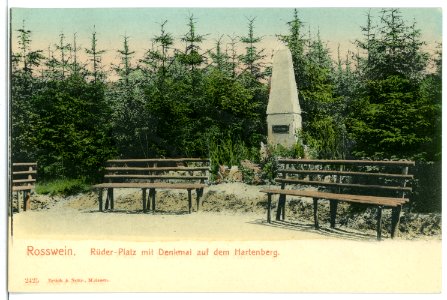 02425-Roßwein-1902-Rüderplatz mit Denkmal auf dem Hartenberg-Brück & Sohn Kunstverlag