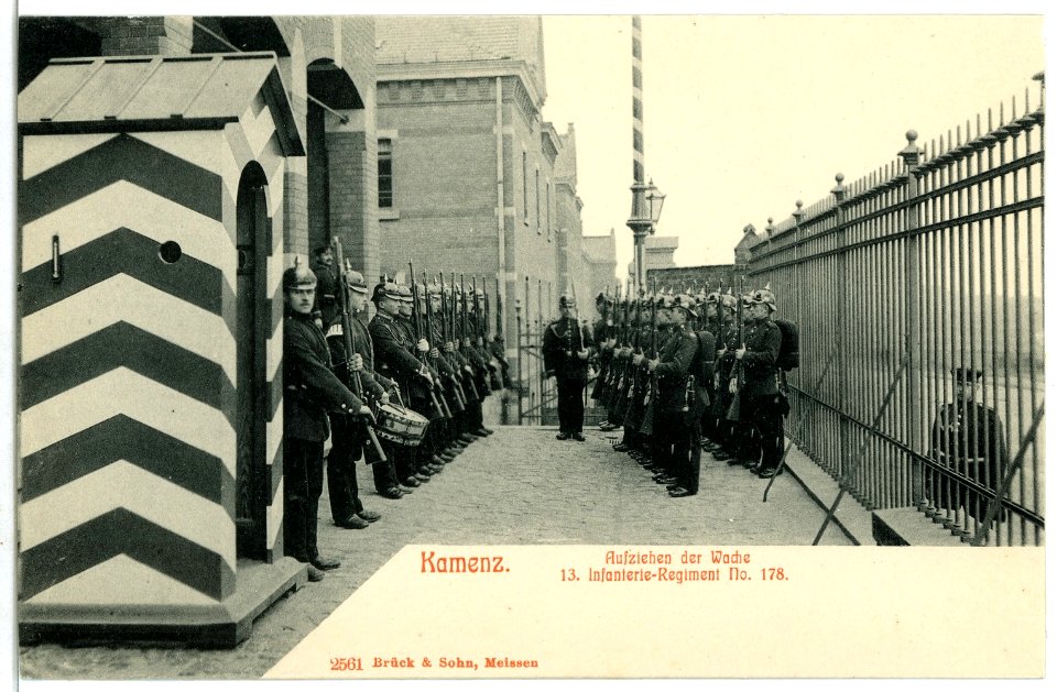 02561-Kamenz-1902-Wache des 13. Infanterie-Regiments 178 Aufziehen-Brück & Sohn Kunstverlag