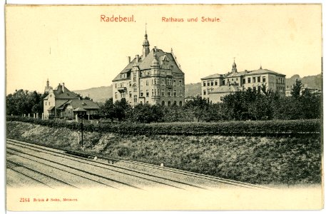02164-Radebeul-1901-Rathaus und Schule-Brück & Sohn Kunstverlag