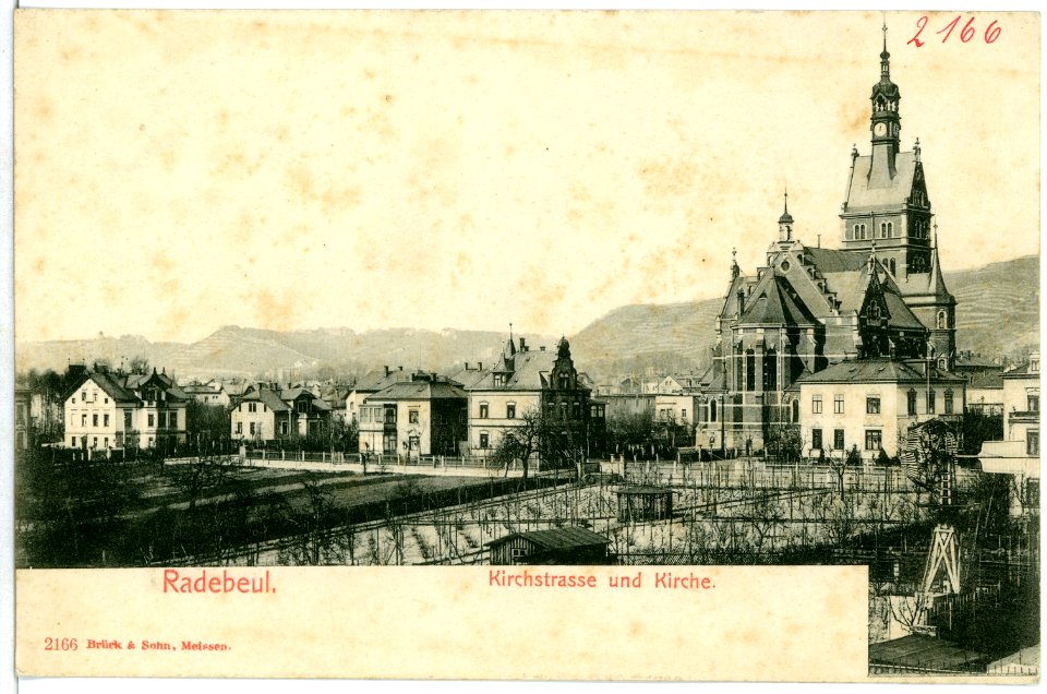 02166-Radebeul-1901-Kirchstraße und Kirche-Brück & Sohn Kunstverlag