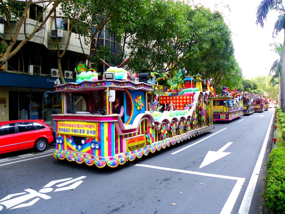 Ciyou Temple Mazu Cruise Parade 20131117-093
