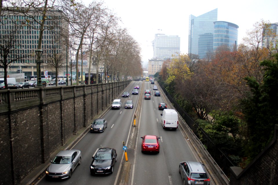 Avenida grande en Bruselas
