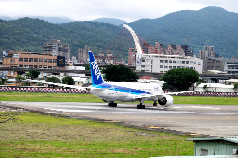 ANA Boeing 787-881 JA829A Departing from Taipei Songshan Airport 20150321d