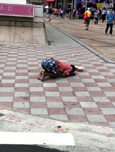 Beggar at Sidewalk of Zhongxiao West Road 20170726
