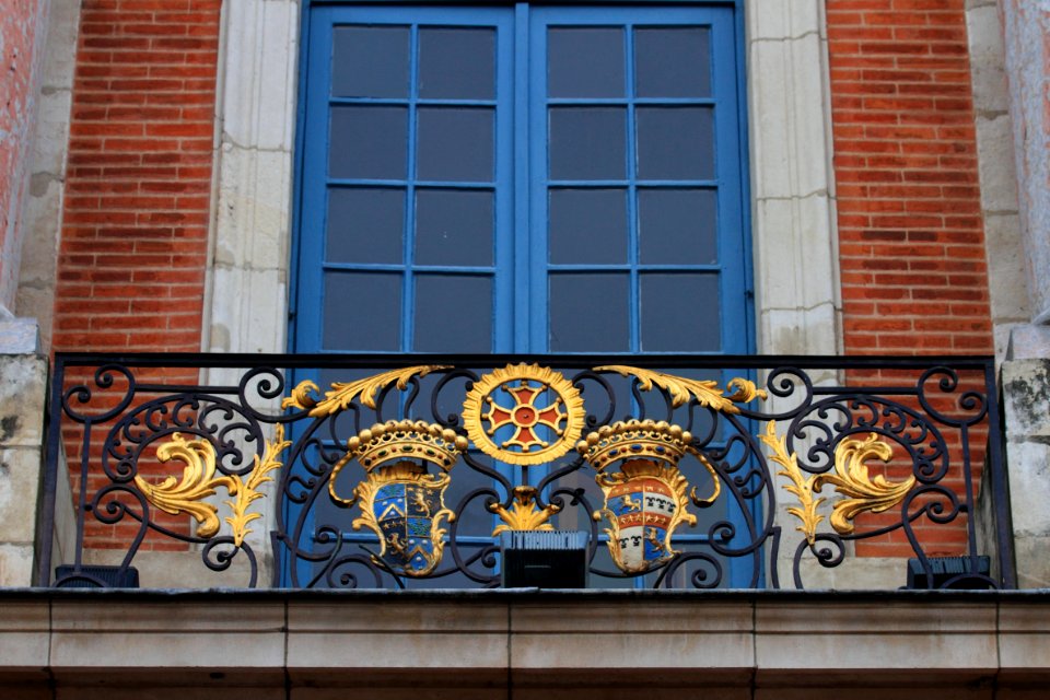 Balconie of the Capitole de Toulouse 10