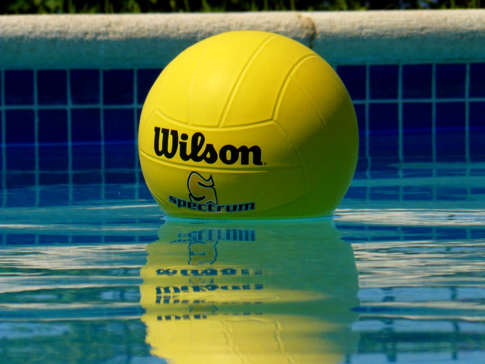 Balón amarillo de volibol