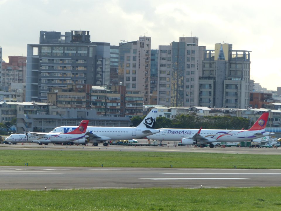 Former TransAsia Airways ATR 72-212A B-22823, Airbus A321-231(WL) B-22615 and Former V Air A320-232 B-22316 at Taipei Songshan Airport 20161124