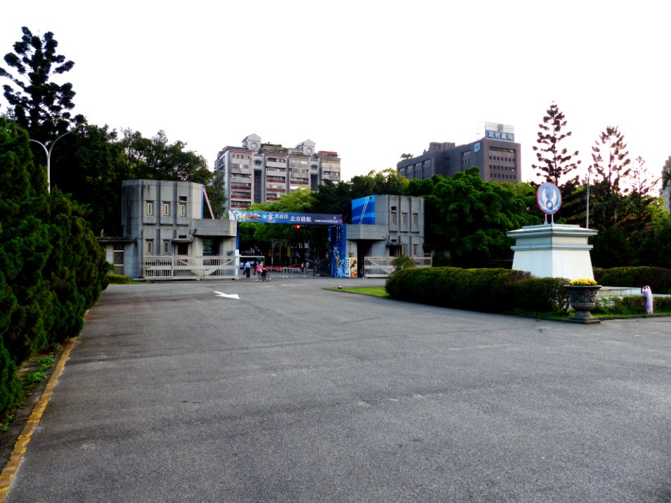 Former ROCAF Headquarters Main Gateway 20140405