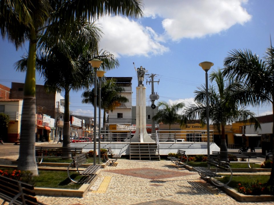 Estátua de São Miguel Arcanjo na Praça 7 de Setembro, São Miguel (RN)