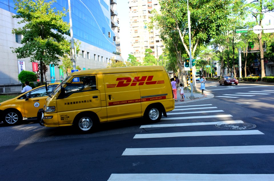 DHL Mitsubishi Delica Driving into Lane 131, Minsheng East Road Section 4, Taipei City 20141002