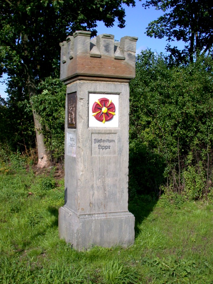 D-NW-Bad Salzuflen-Wüsten - Grenzstein (groß) in Pehlen