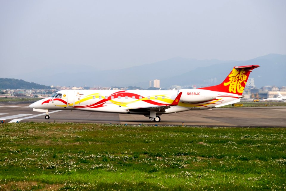 Sparkle Roll Jet Embraer Legacy 650 N688JC Departing from Taipei Songshan Airport 20150221d