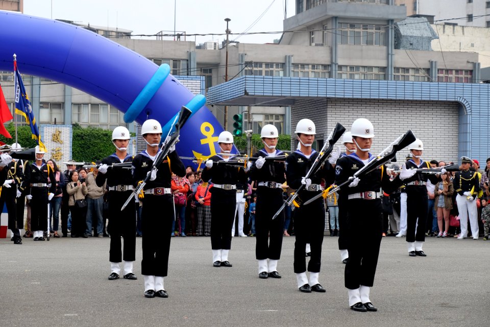 ROCN Honor Guard Drilling at Keelung Naval Pier Ground 20150316b
