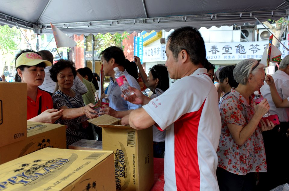 Staff Sending Bottled Water to Neighbors after Ghost Festival 20150822