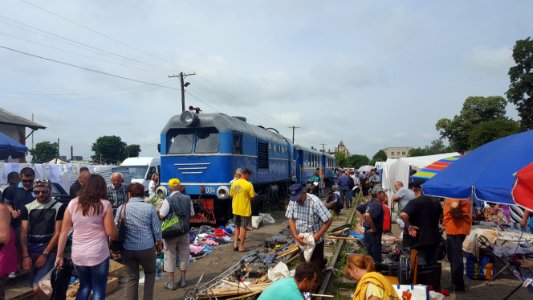 Vynohradiv train market photo