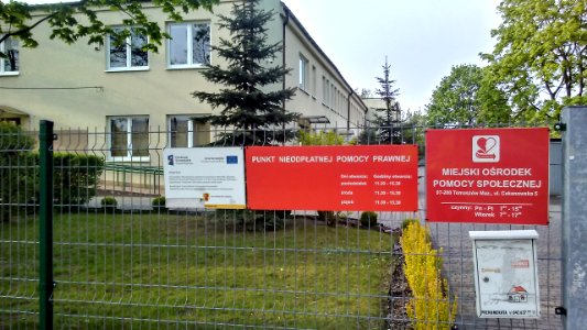 Tomszów Mazowiecki w województwie łódzkim, PL, EU. Miejski Ośrodek Pomocy Społecznej przy ulicy Cekanowskiej dawna przychonia lekarsk zakładów odzieżowych Pilica, CC0