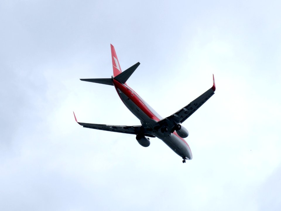 Shanghai Airlines Boeing 737-86D B-1720 on Final Approach at Taipei Songshan Airport 20150829b