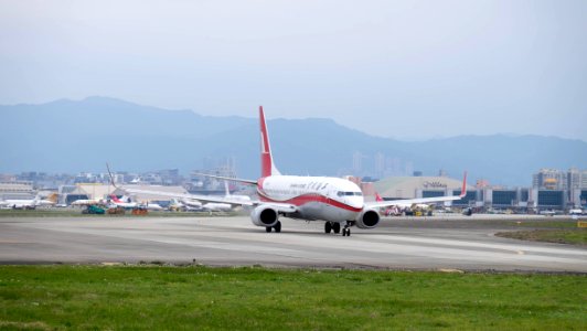 Shanghai Airlines Boeing 737-86D B-5395 Departing from Taipei Songshan Airport 20150110a