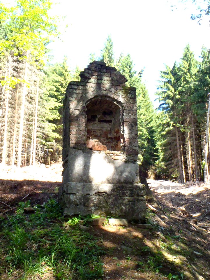 Trosky křížové cesty nad Stříbrnicemi
