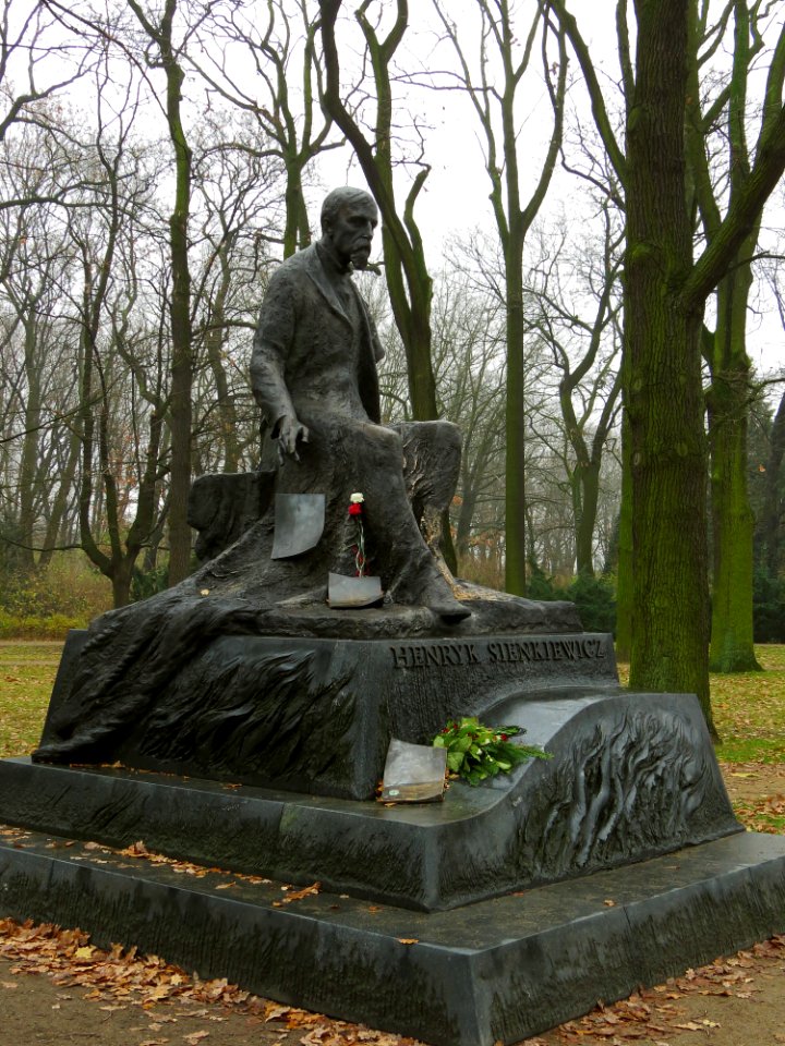 Warszawa pomnik Henryka Sienkiewicza 02