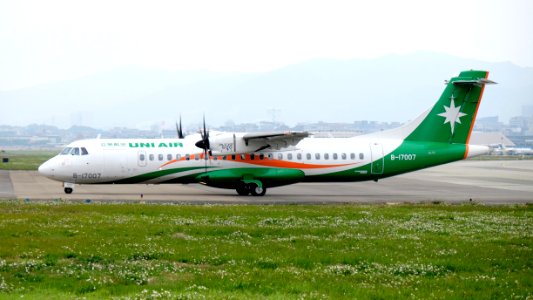 UNI Air ATR 72-600 B-17007 Departing from Taipei Songshan Airport 20150221c