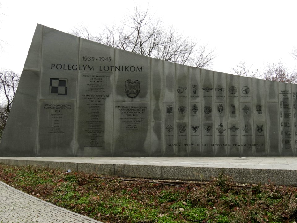 Warszawa Pomnik Lotników Polskich 03