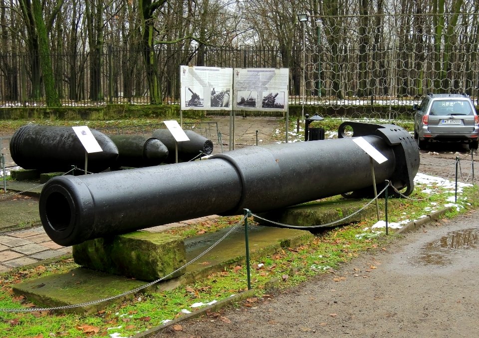 Muzeum Wojska Polskiego 17 305mm haubica wz. 1915