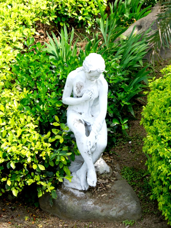Nude Woman Statue in Xizhi District, New Taipei 20150430
