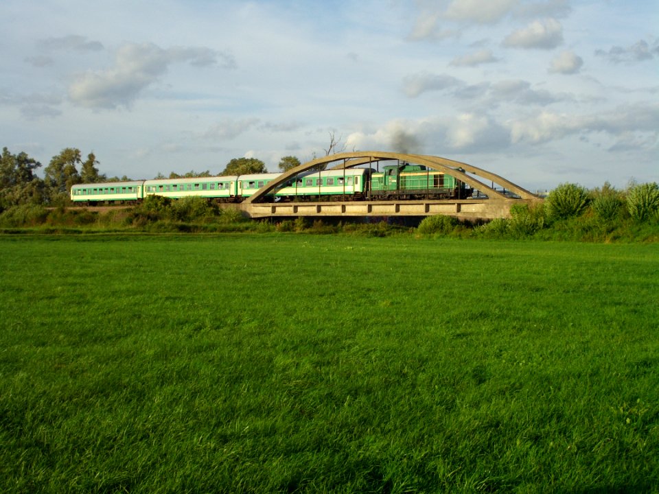 Orz bridge tourist train3