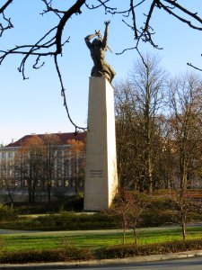 Pomnik Bohaterów Warszawy 01