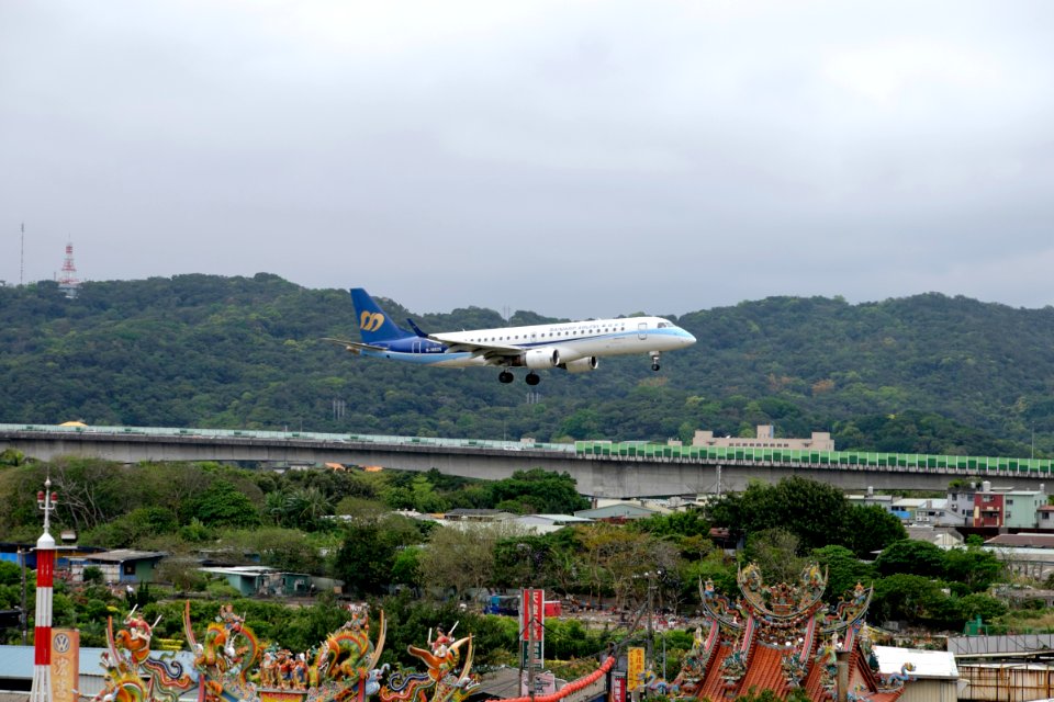 Mandarin Airlines Embraer ERJ 190 B-16825 on Final Approach at Taipei Songshan Airport 20150321a