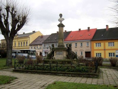 Pomník Boženy Němcové v České Skalici (Q36859254) 02
