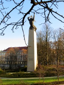 Pomnik Bohaterów Warszawy 03