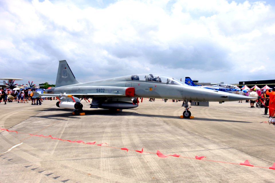 ROCAF F-5F 5402 Display at Gangshan Air Force Base Apron 20170812a
